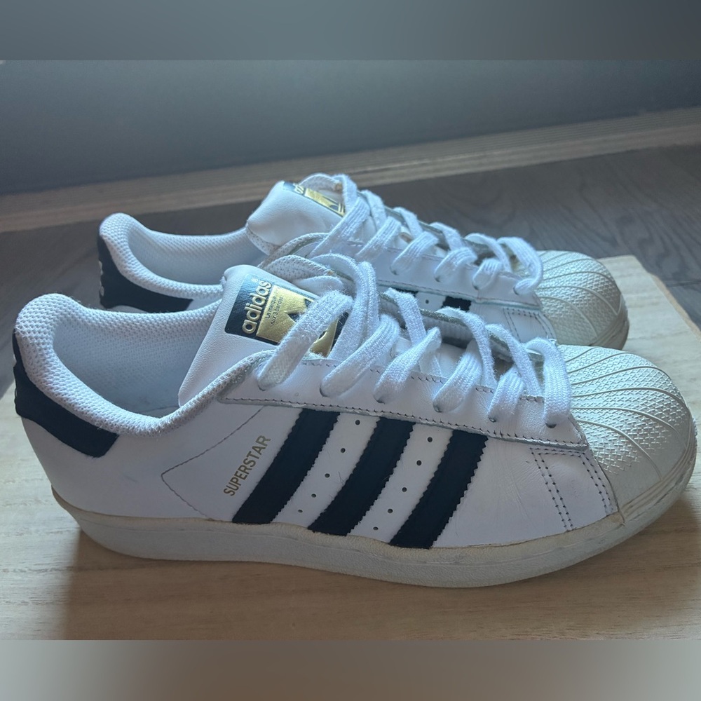 Adidas Superstar Women’s Sneakers
La Marque Aux 3 Bandes White with Black